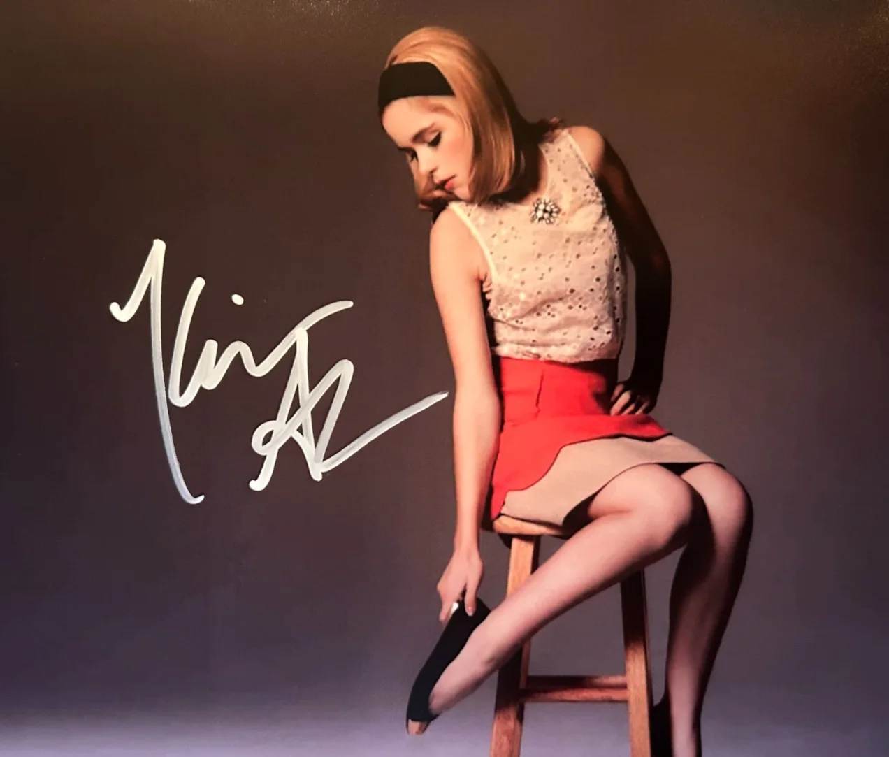 Kiernan Shipka — Kiernan Shipka (Adventures of Sabrina) Signed 8x10" Authentic Autograph w/COA, image 3