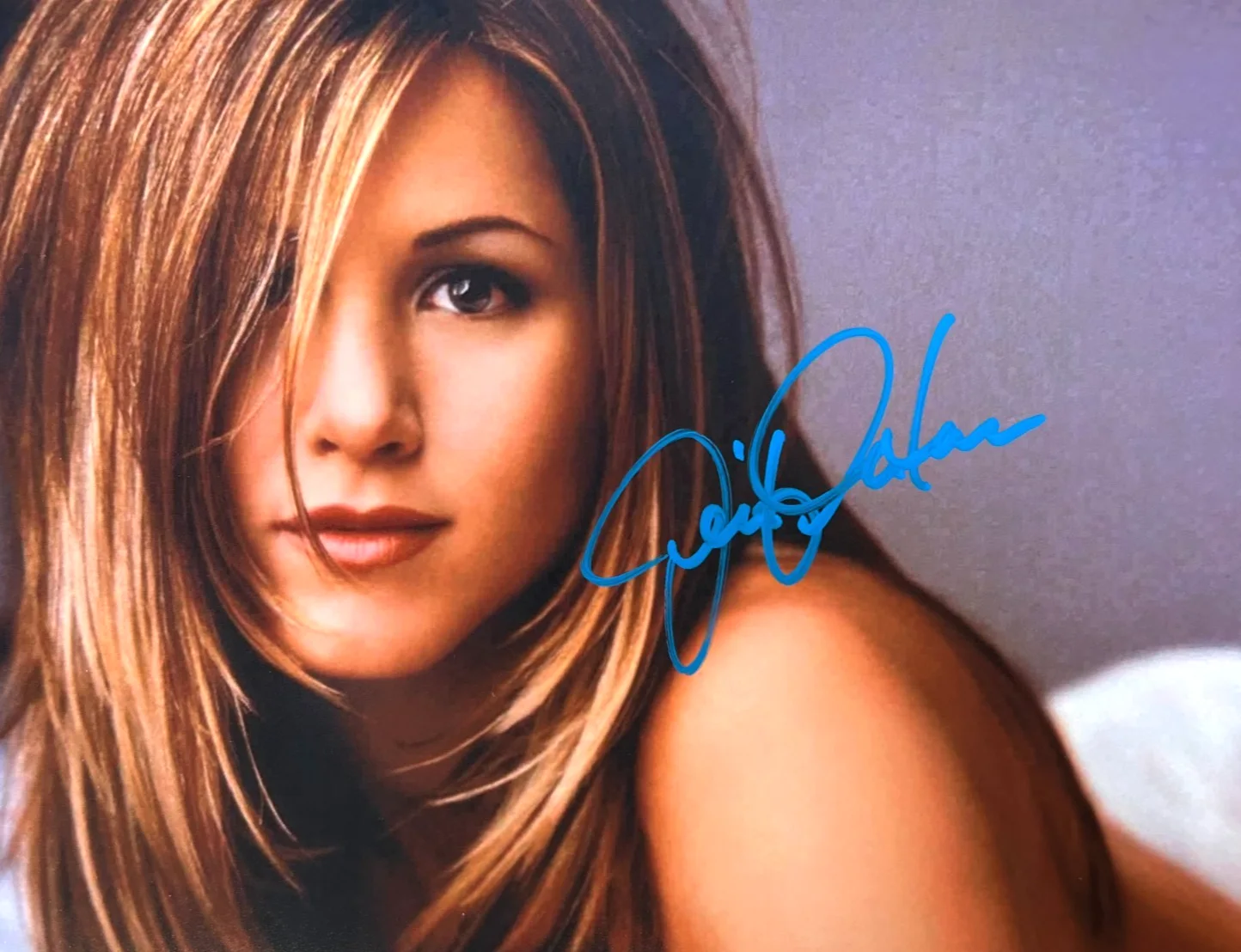 Jennifer Aniston — Jennifer Aniston Signed 8x10 inch REAL Authentic Original Autograph w/COA, image 3
