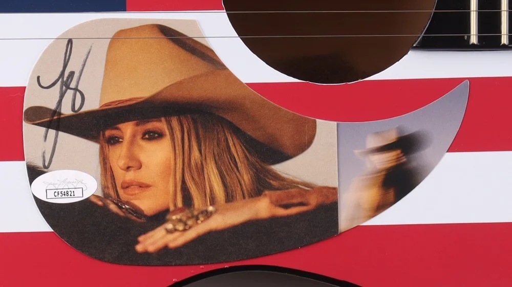 Lainey Wilson Signed Guitar Custom Graphics JSA COA Autographed USA Guitar, image 2
