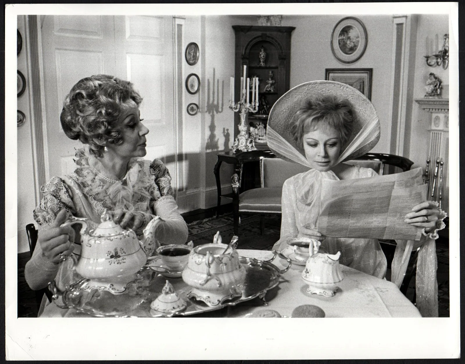 LADY CAROLINE LAMB 1972 Sarah Miles, Richard Chamberlain 2 STILLS, image 2