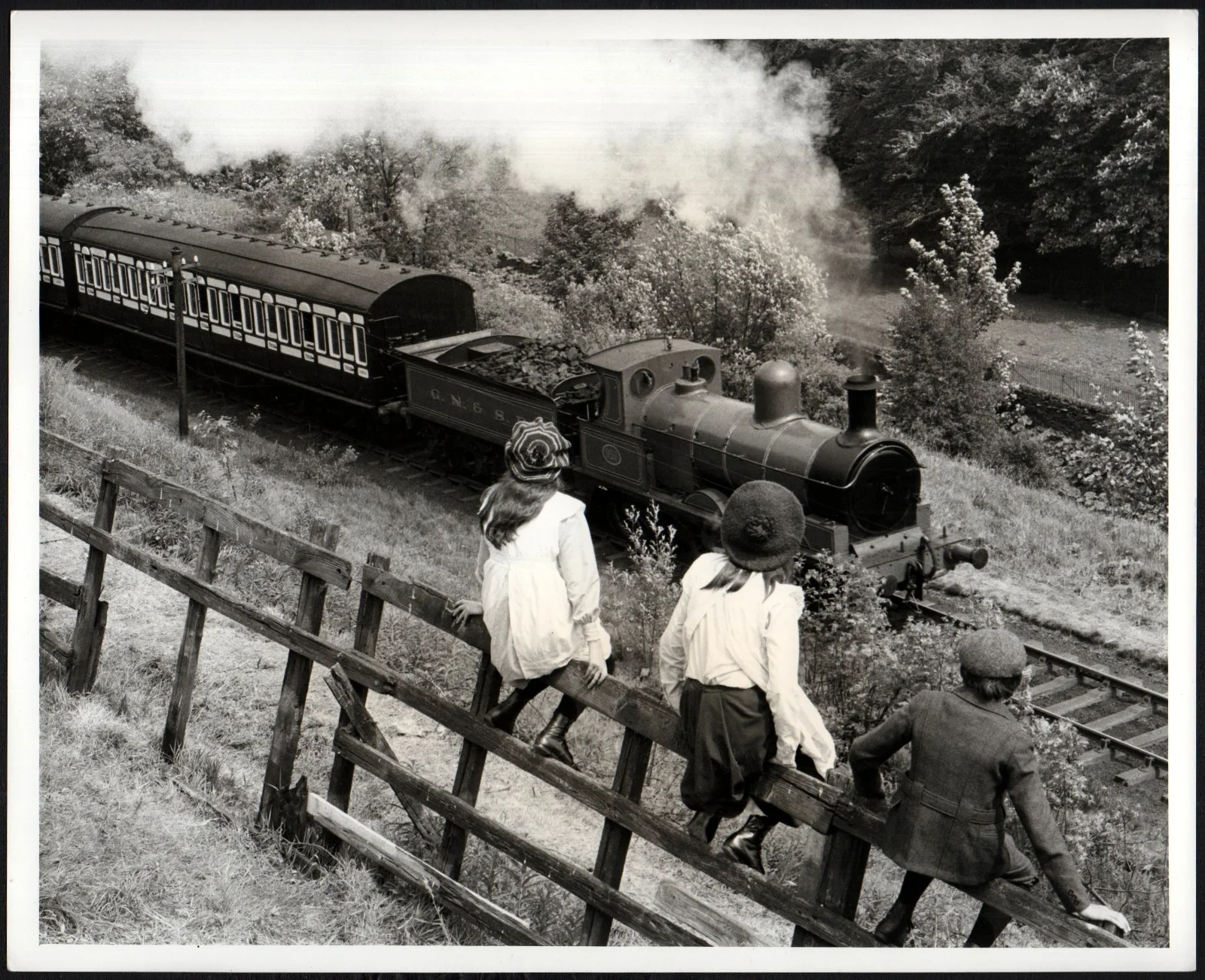 RAILWAY CHILDREN 1970 Jenny Agutter, Sally Thomsett, Gary Warren 2 10x8 STILLS, изображение 2
