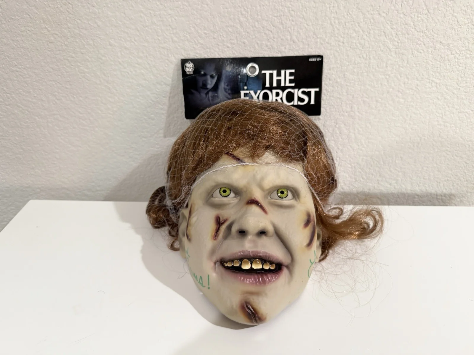Linda Blair — Linda Blair Signed The Exorcist Regan Possessed Mask, изображение 2