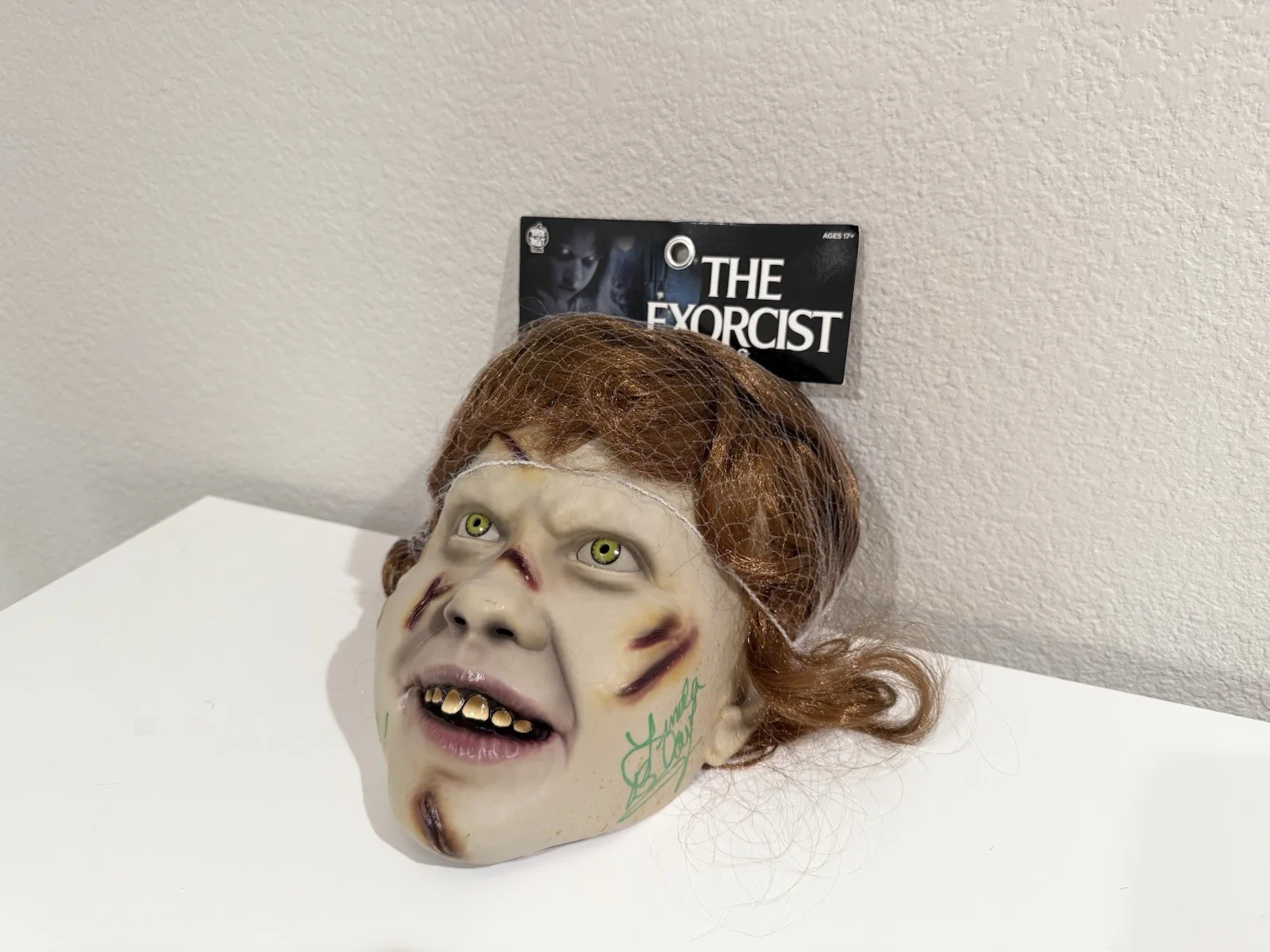 Linda Blair — Linda Blair Signed The Exorcist Regan Possessed Mask, изображение 3