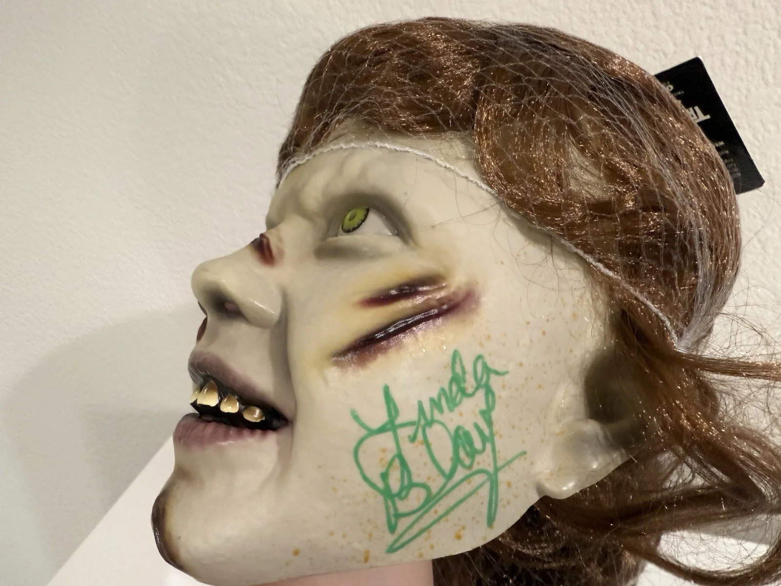 Linda Blair — Linda Blair Signed The Exorcist Regan Possessed Mask, изображение 5