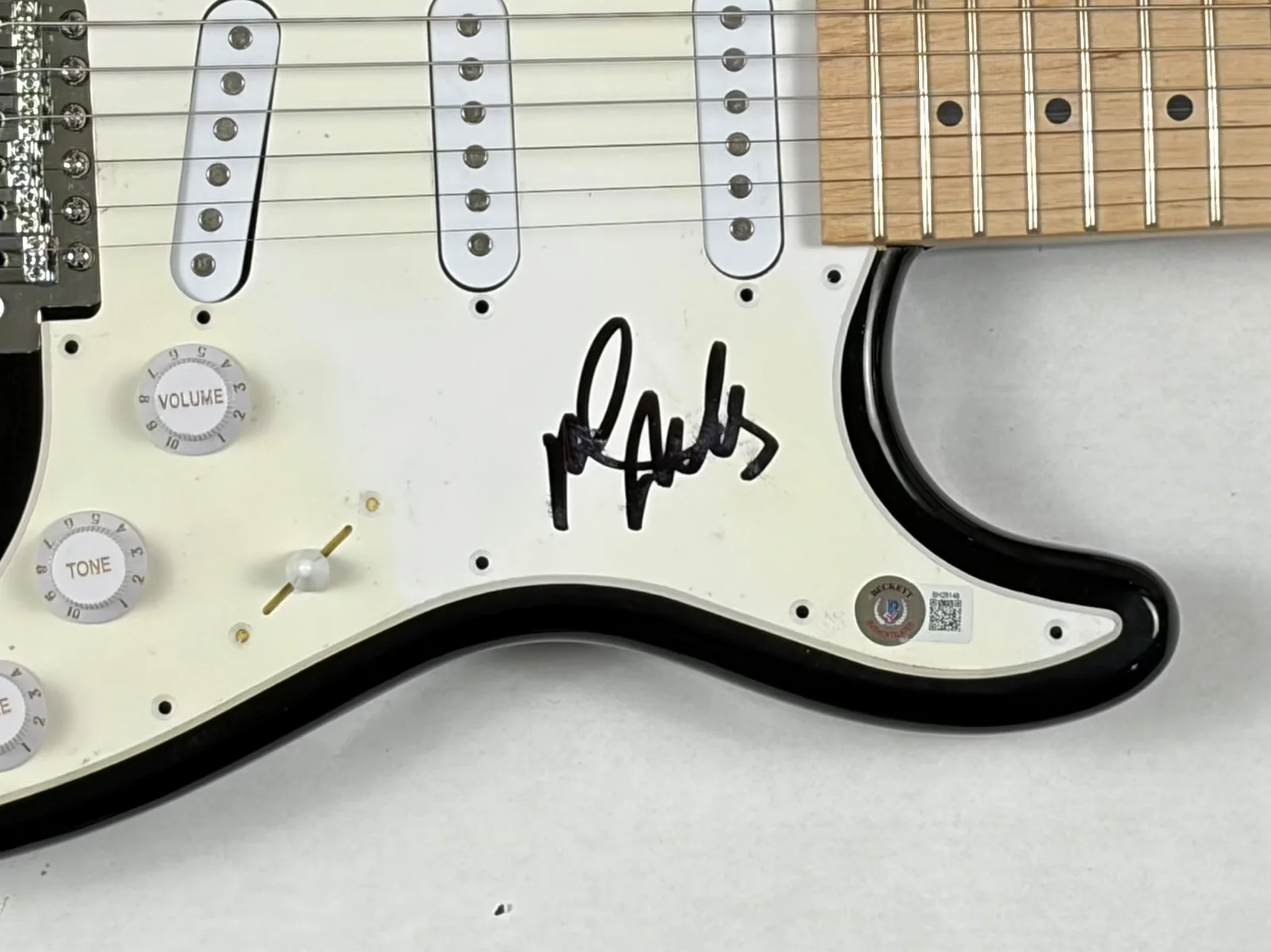 Mike Mills R.E.M. Signed Autograph Electric Guitar REM Band Bassist BAS COA, изображение 4