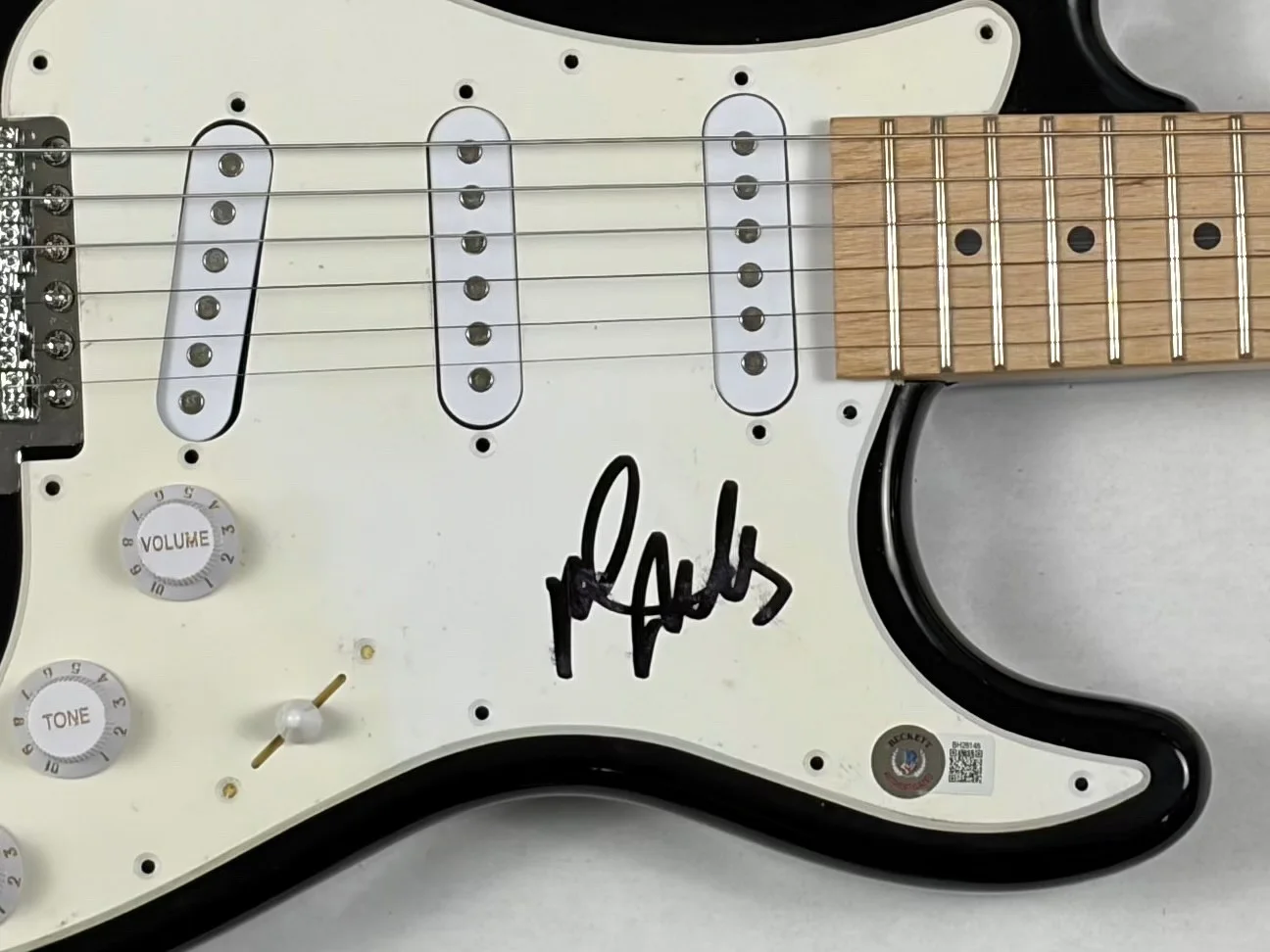 Mike Mills R.E.M. Signed Autograph Electric Guitar REM Band Bassist BAS COA, изображение 5