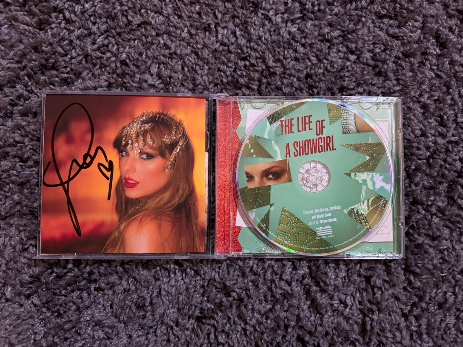 -SIGNED- The Life of a Showgirl, Taylor Swift CD, изображение 2