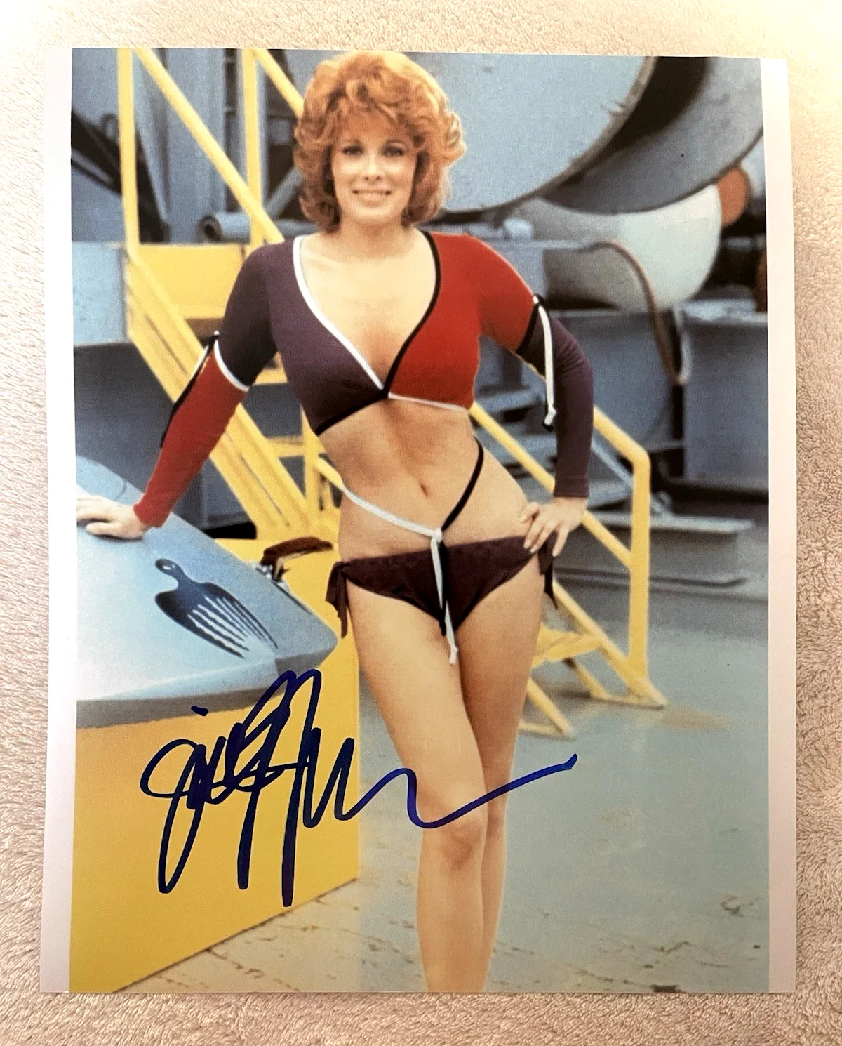 Jill St. John — Jill St. John 8x10" autographed color photo from "007 Diamonds are Forever"
