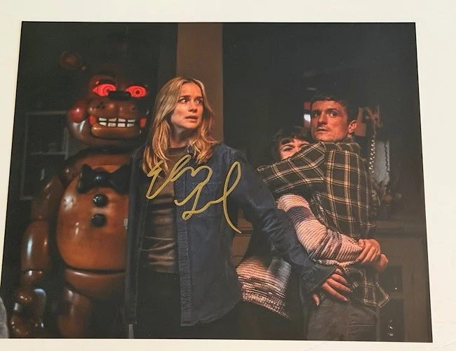 Elizabeth Lail — Elizabeth Lail Signed Autographed Photo (8x10 inches) - Five Nights at Freddy's