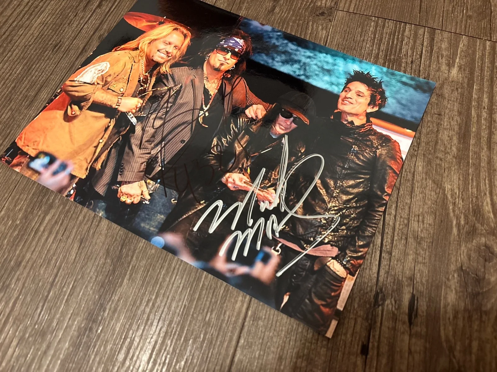 MOTLEY CRUE SIGNED AUTOGRAPHED 8X10 PHOTO NIKKI SIXX & MICK MARS W/ INSCRIPTION, изображение 2
