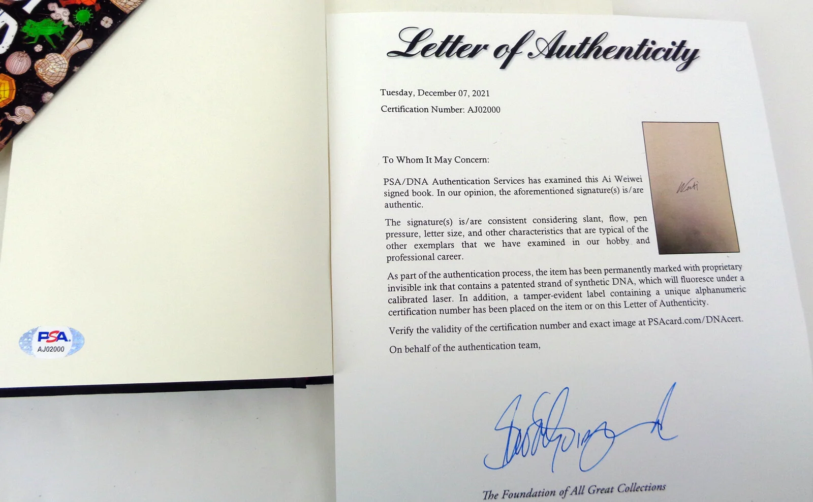 Ai Weiwei — Ai Weiwei Artist Signed Autograph 1000 Years of Joys & Sorrows Book PSA/DNA COA, изображение 3