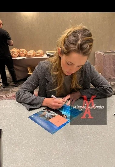 Jessica Rothe — Jessica Rothe autographed signed 8x10 photo Boy Kills World Beckett COA, изображение 4