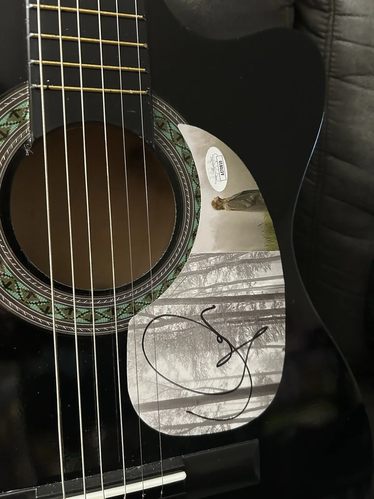 Taylor Swift Authentic Signed Guitar, изображение 2