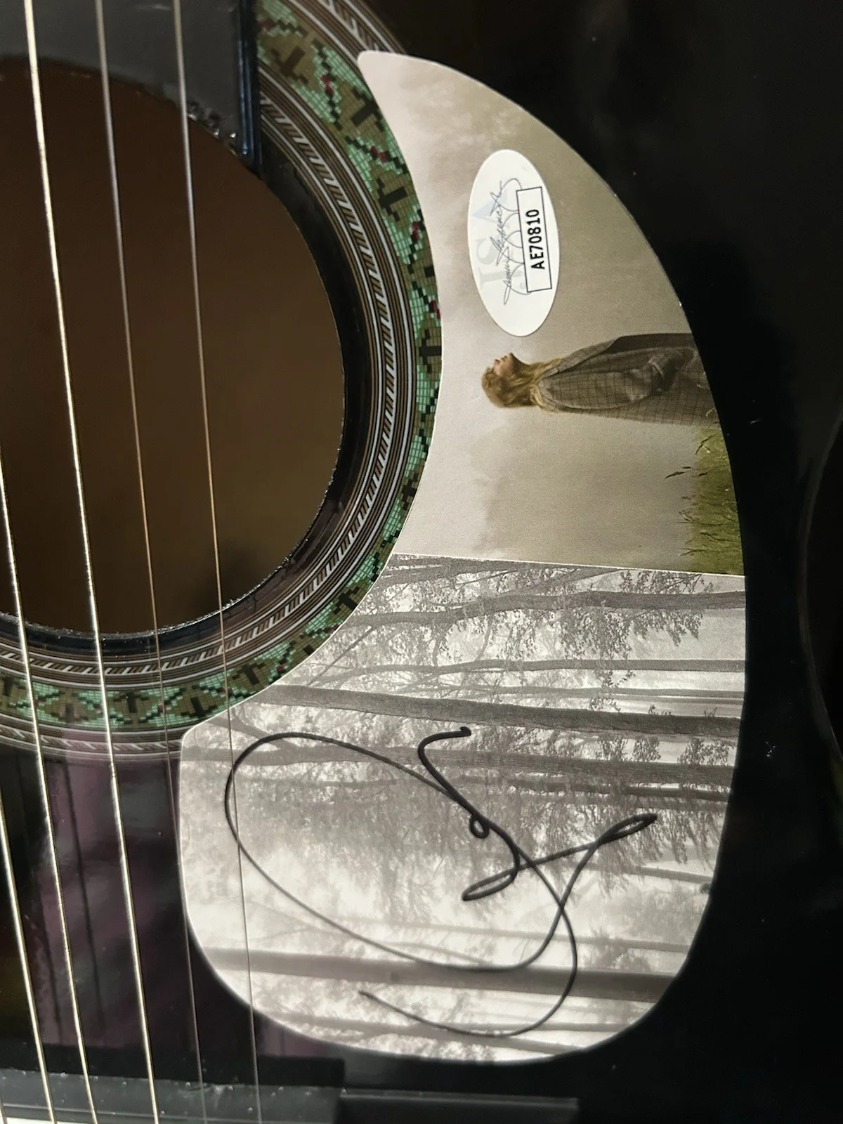 Taylor Swift Authentic Signed Guitar, изображение 3
