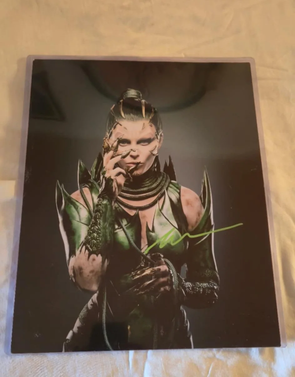 Elizabeth Banks — Signed Elizabeth Banks Power Rangers Rita Repulsa 11X14, image 2