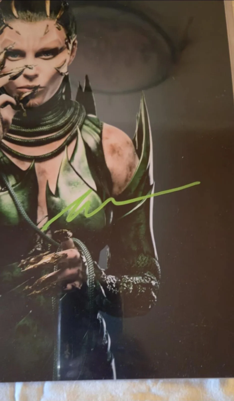 Elizabeth Banks — Signed Elizabeth Banks Power Rangers Rita Repulsa 11X14, image 3