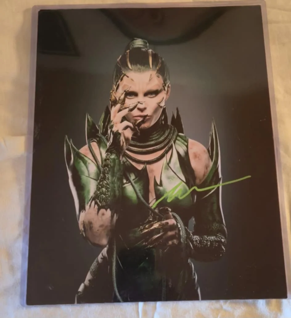Elizabeth Banks — Signed Elizabeth Banks Power Rangers Rita Repulsa 11X14, image 4