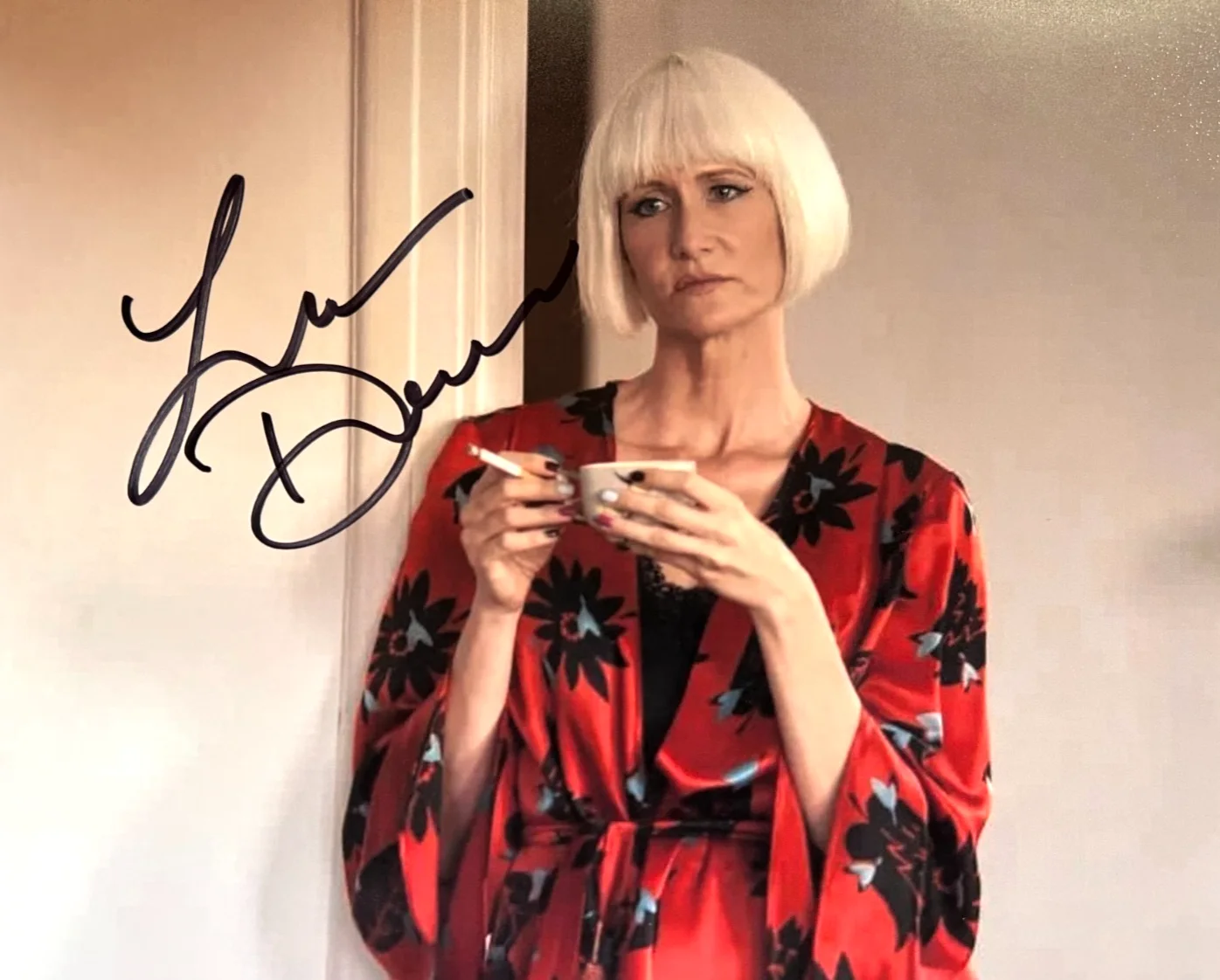 Laura Dern — Laura Dern Signed 8x10" (TWIN PEAKS) Original Autograph GENUINE w/COA, image 3