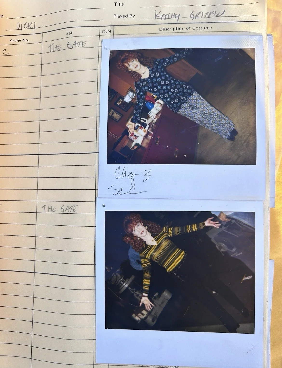 Betty White Golden Girls Friday Script With Polaroids Of Betty White And cast, изображение 4