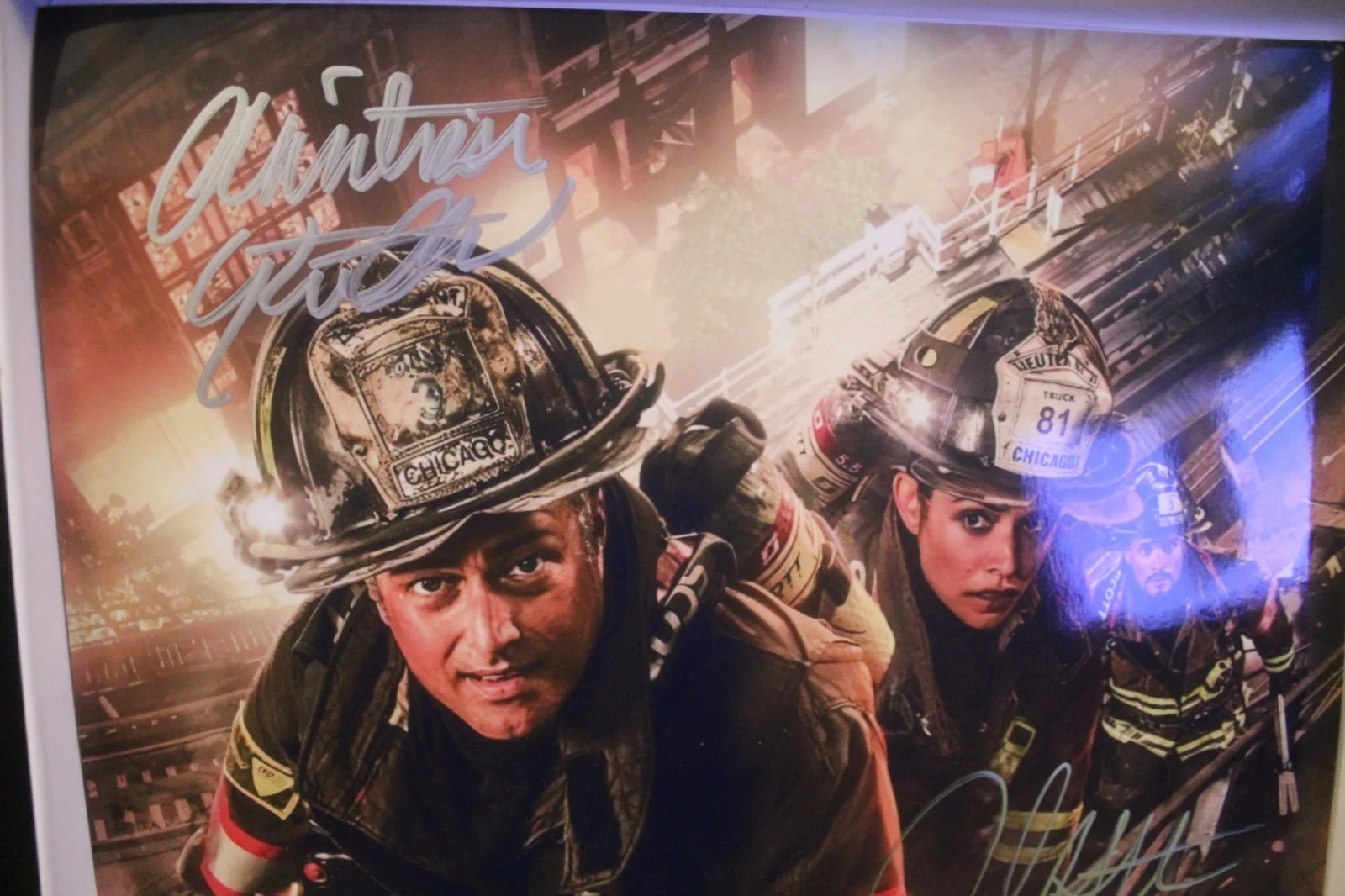 Dermot Mulroney Taylor Kinney Joe Minoso Christian Stolte Jake Lo — 11x17 - Autographed Poster - Chicago Fire - Dermot Mulroney Taylor Kinney + COA., изображение 4