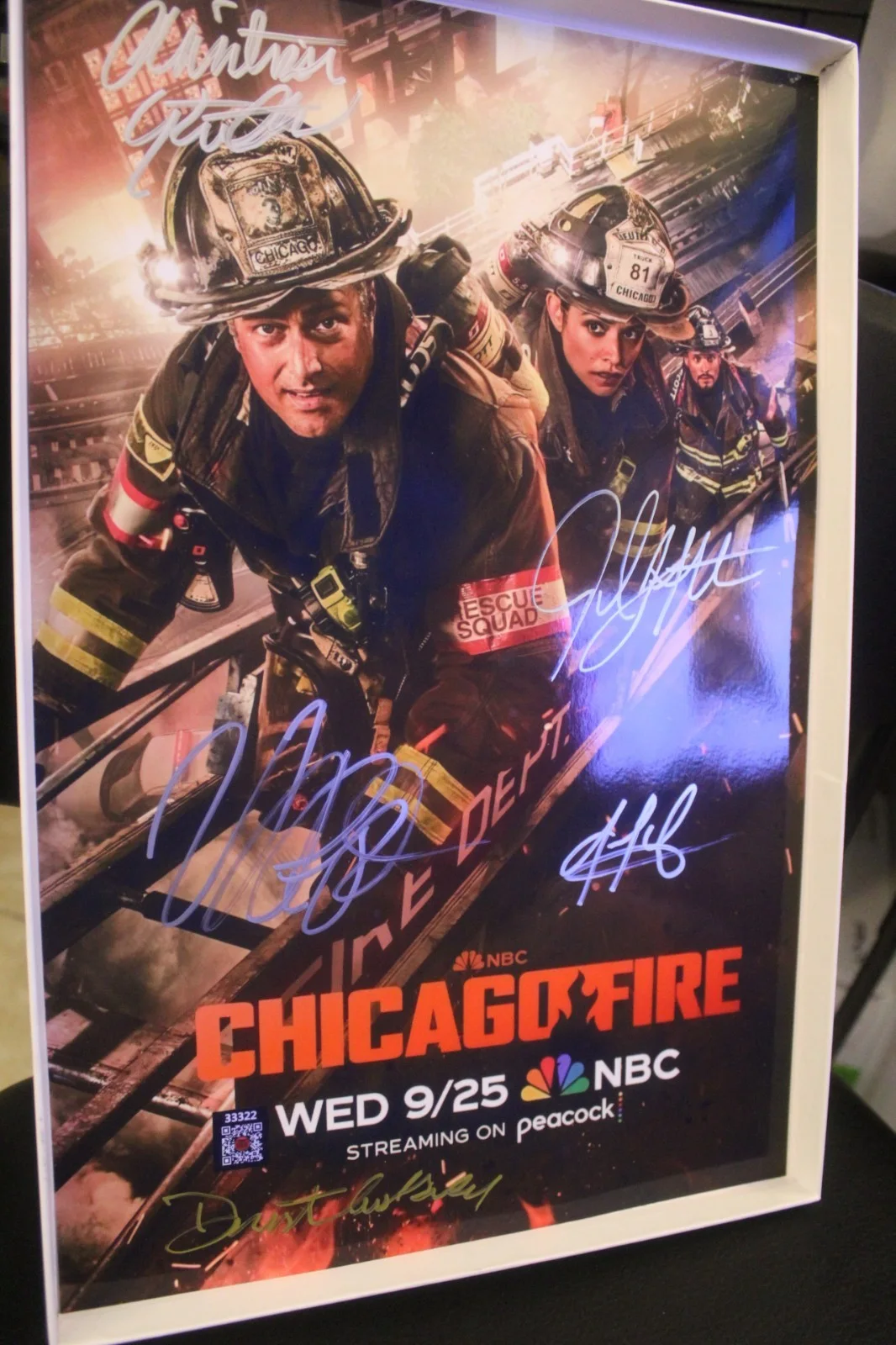 Dermot Mulroney Taylor Kinney Joe Minoso Christian Stolte Jake Lo — 11x17 - Autographed Poster - Chicago Fire - Dermot Mulroney Taylor Kinney + COA., изображение 5