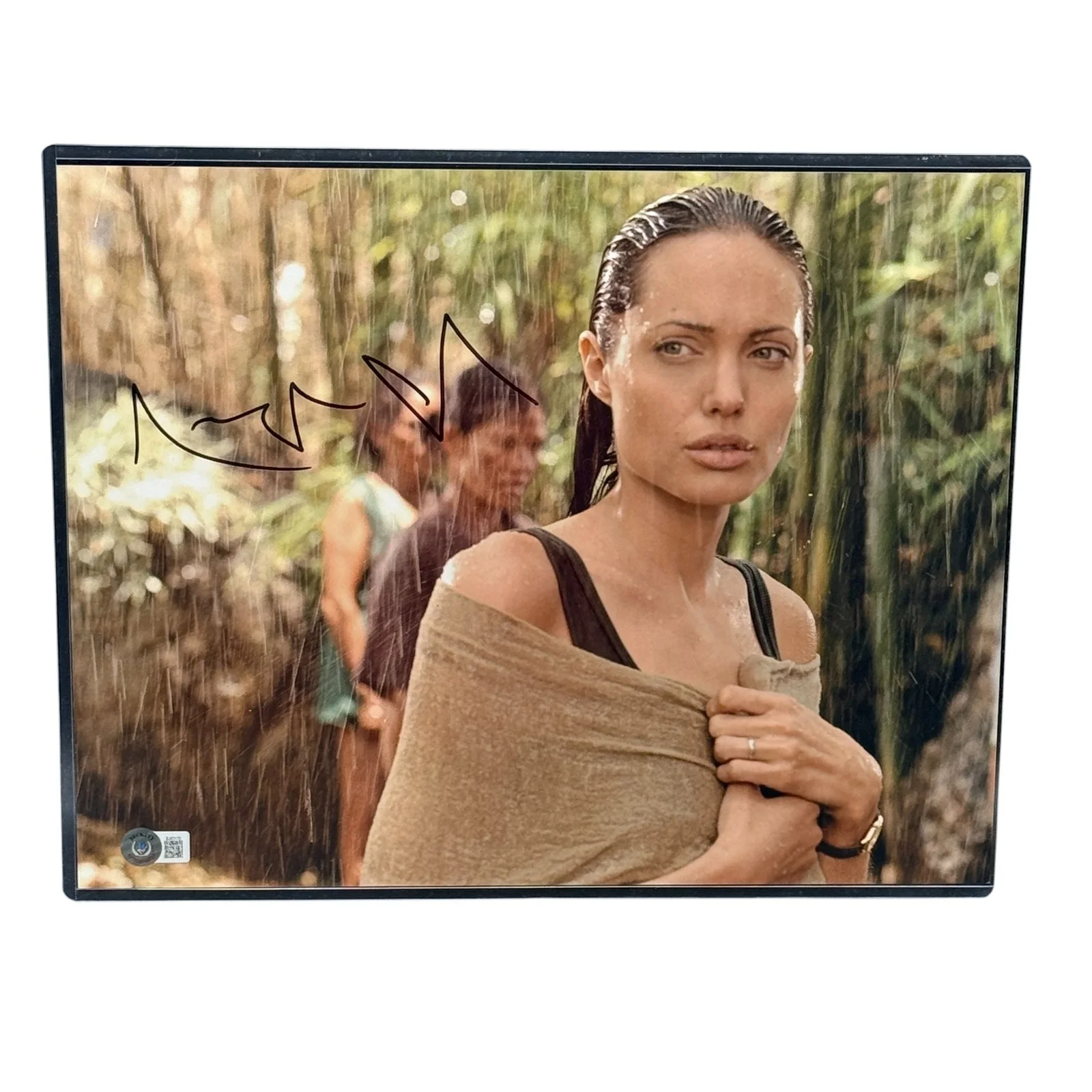 Angelina Jolie — Angelina Jolie Signed 11x14 Photo Beyond Borders Autograph Beckett Authentic