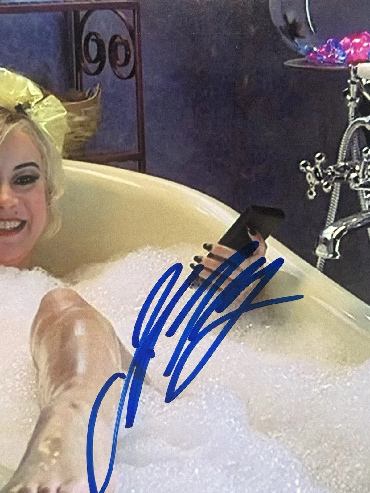 Jennifer Tilly — JENNIFER TILLY SIGNED 8x10 AUTOGRAPH PHOTO SEXY BECKETT BQ95739 + EXACT PROOF, image 2