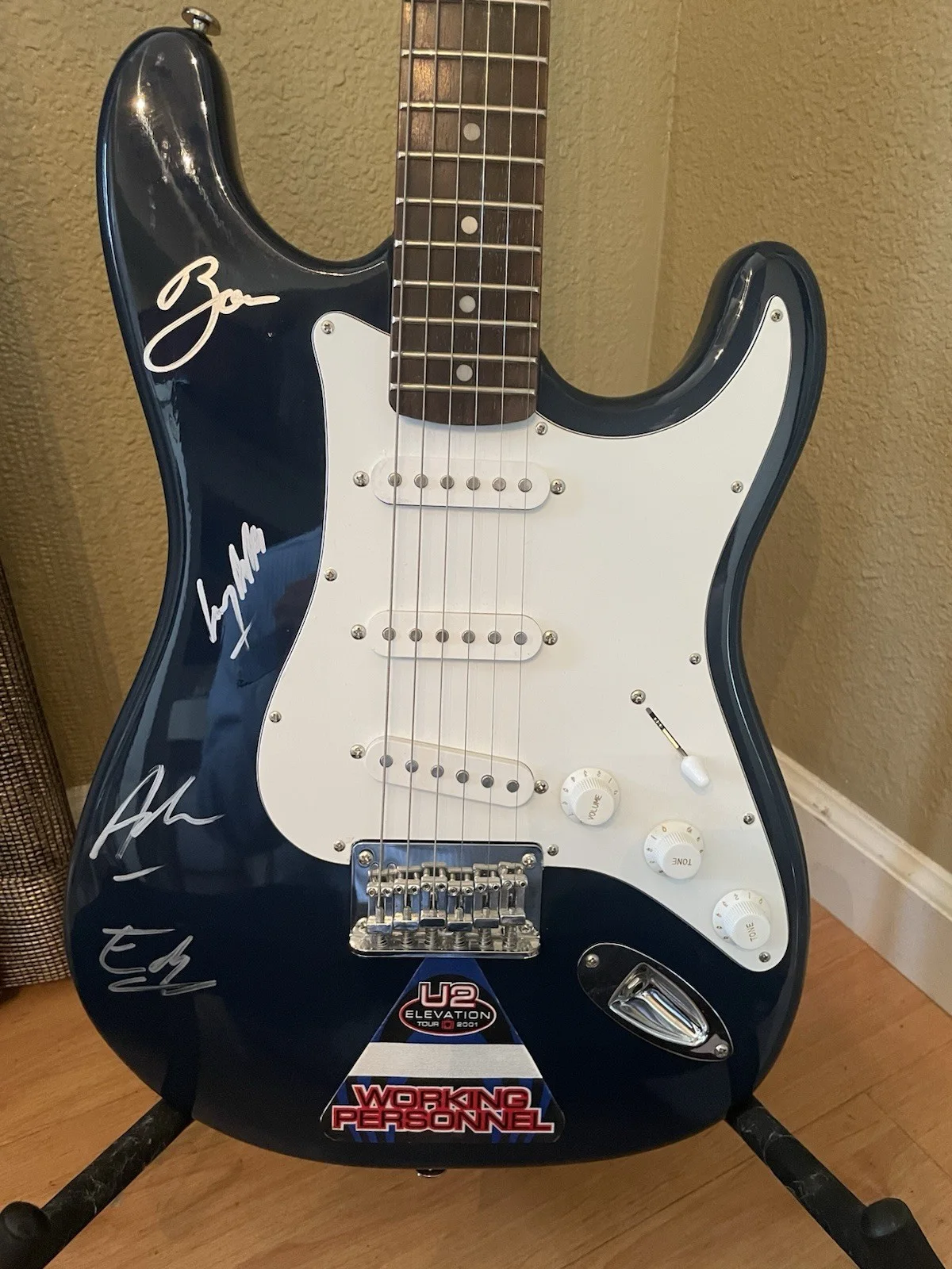 U2 2001 Elevation Tour Signed Guitar. Certificate Of Authenticity PAC., image 2