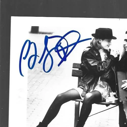 original Hand signed 8 x 10 photo of Bridget Fonda in "Singles", изображение 2