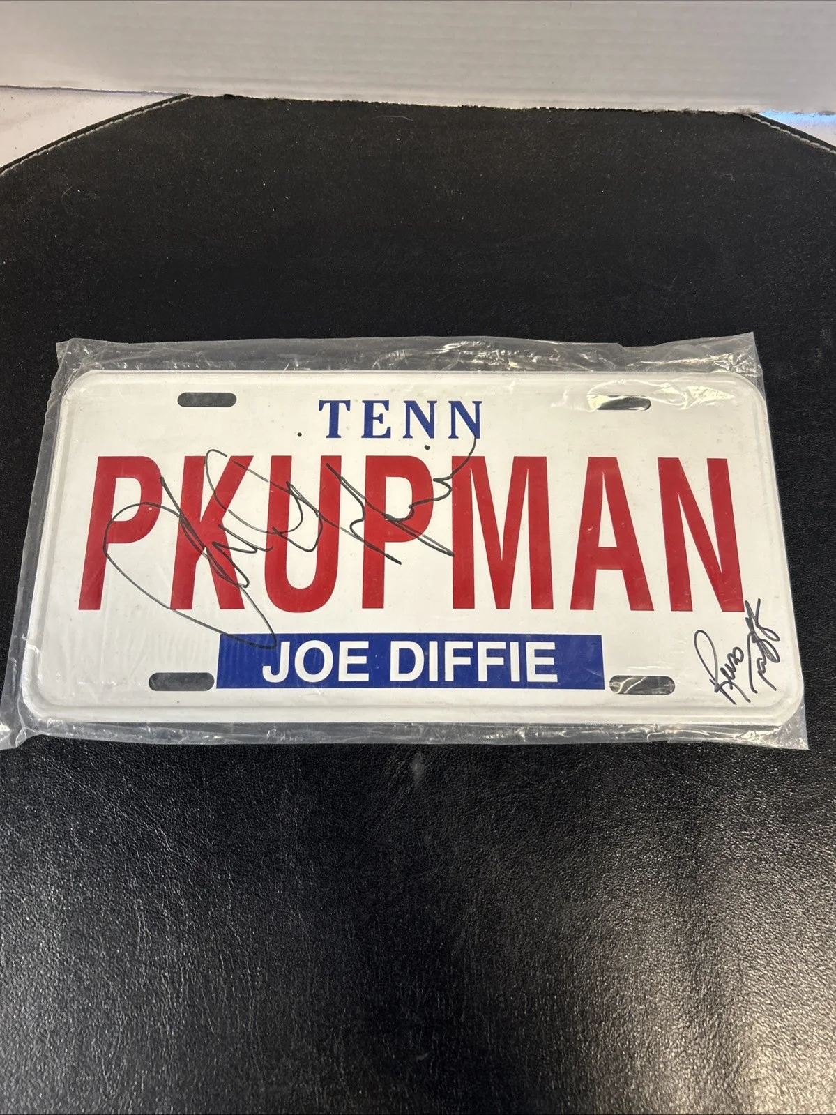 JOE DIFFIE SIGNED PICK UP MAN CONCERT LICENSE PLATE, image 3