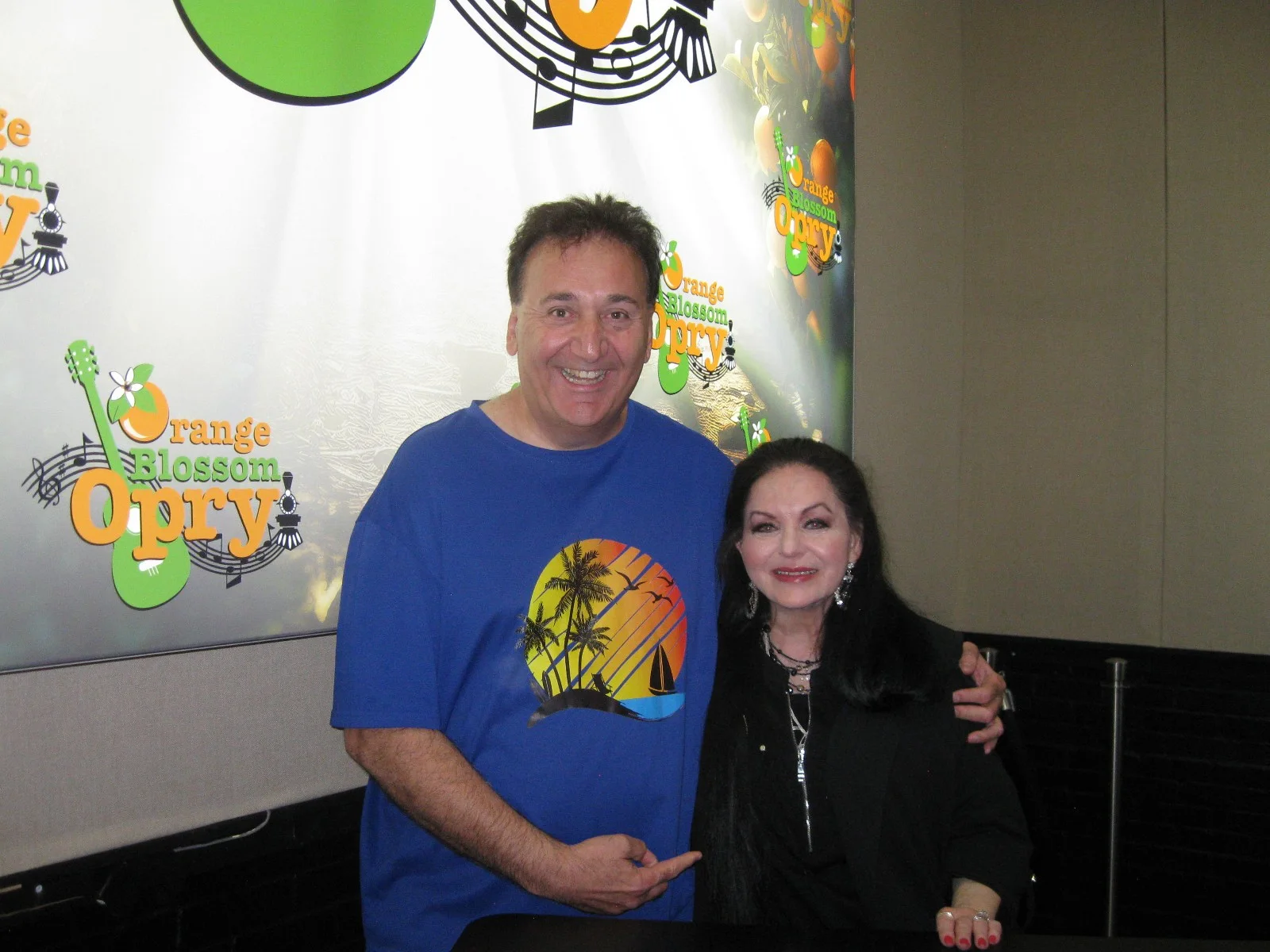 CRYSTAL GAYLE SIGNED ALBUM, image 3