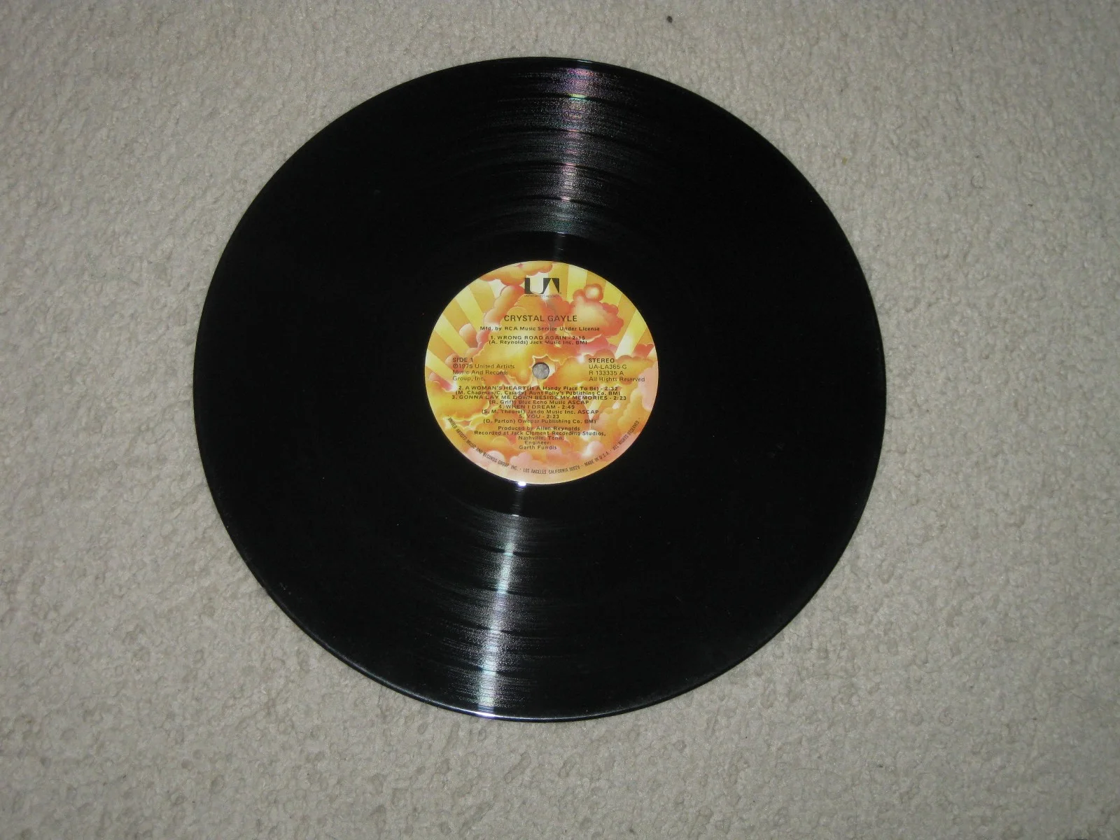 CRYSTAL GAYLE SIGNED ALBUM, image 4