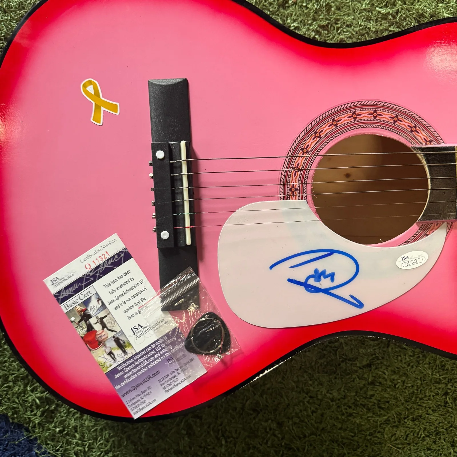 Barry Gibb Signed Pink "Breast Cancer Awareness" Full-Size Acoustic Guitar JSA, image 3