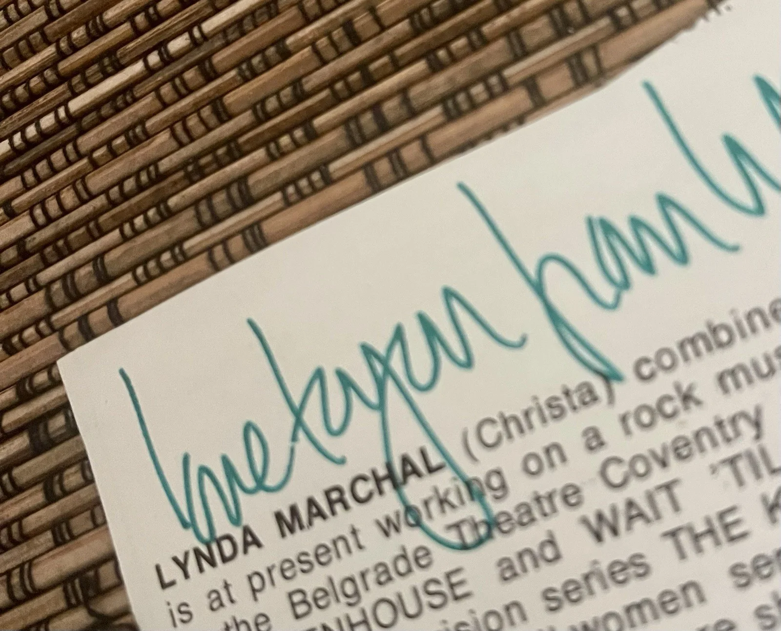 💥Lynda La Plante “Writer” HandSigned Autographed inscription “love to you from”, изображение 2