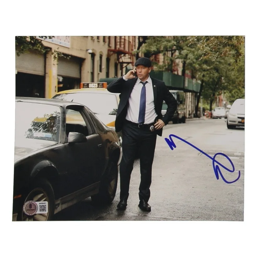 Donnie Wahlberg — Donnie Wahlberg Signed "Blue Bloods" 8x10 Photo (Beckett)