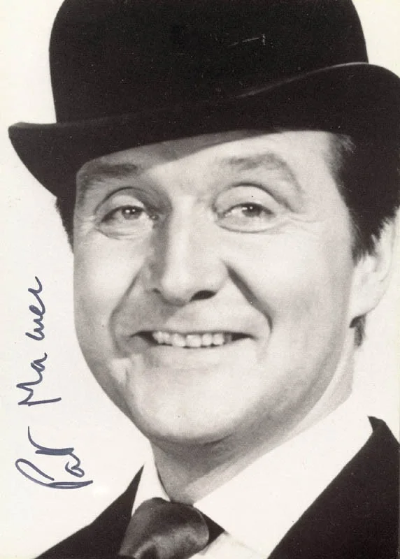 Patrick Macnee — PATRICK MACNEE - AUTOGRAPHED SIGNED PHOTOGRAPH