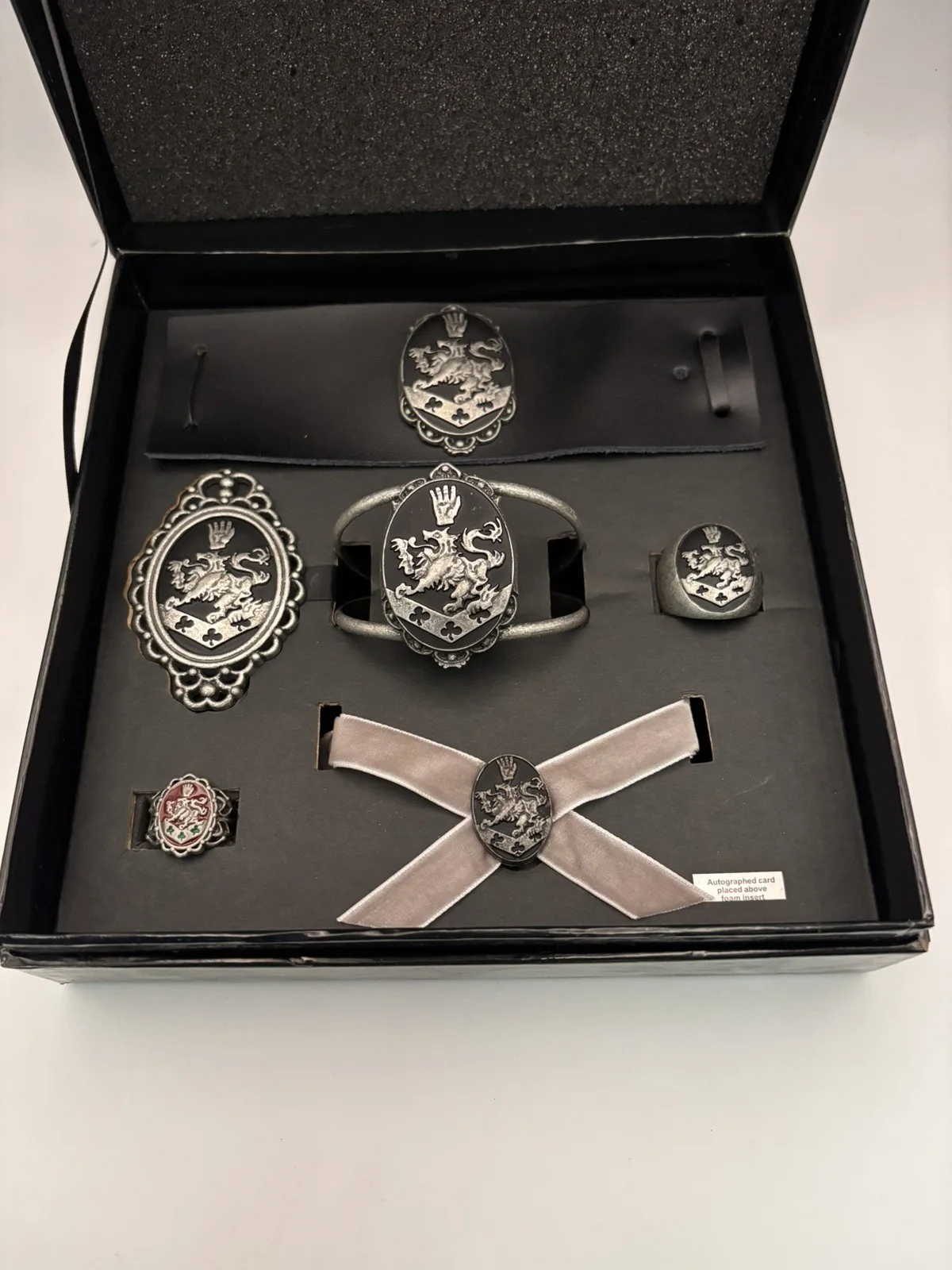 Neca Twilight New Moon Cullen Crest Prop Replica Jewelry Set - SEE DESCRIPTION, изображение 4