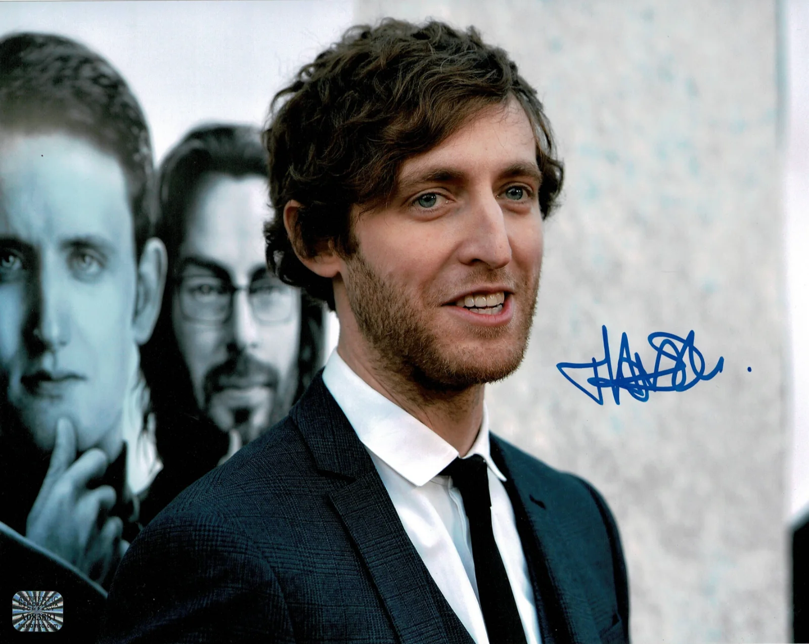 Thomas Middleditch — Thomas Middleditch Silicon Valley Autographed Signed 8x10 Photo AMCo COA 5027