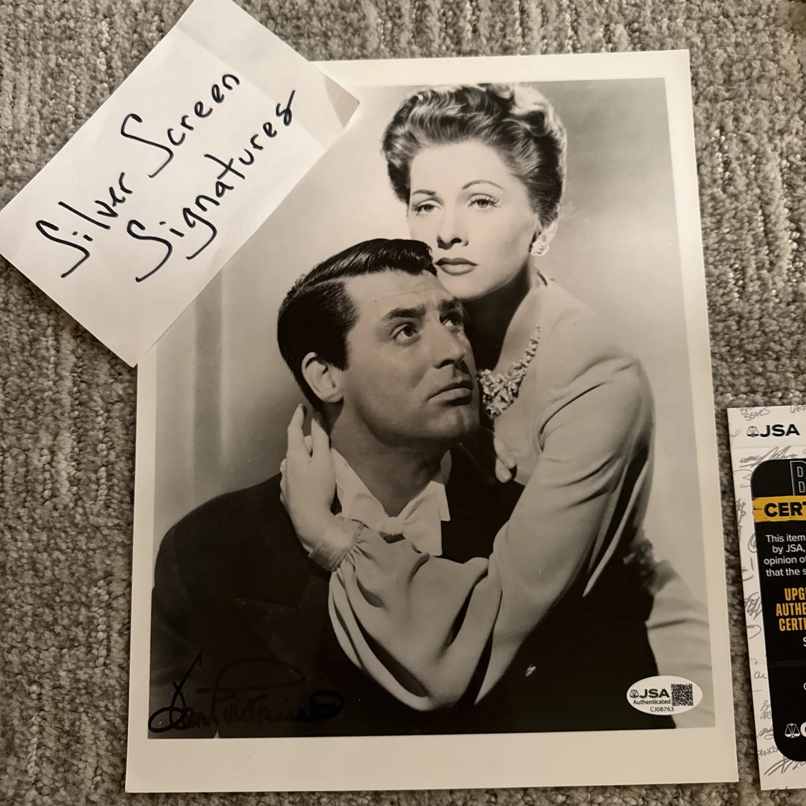 Joan Fontaine Stunning 8x10 Hand Signed Photo Autograph JSA COA Suspicion, изображение 2