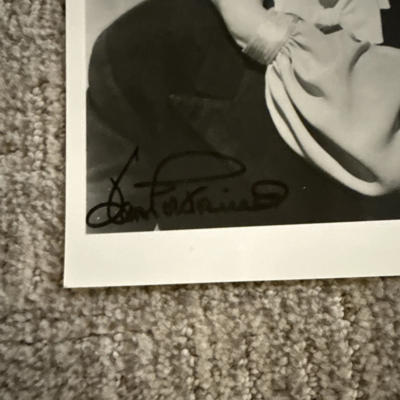 Joan Fontaine Stunning 8x10 Hand Signed Photo Autograph JSA COA Suspicion, изображение 4