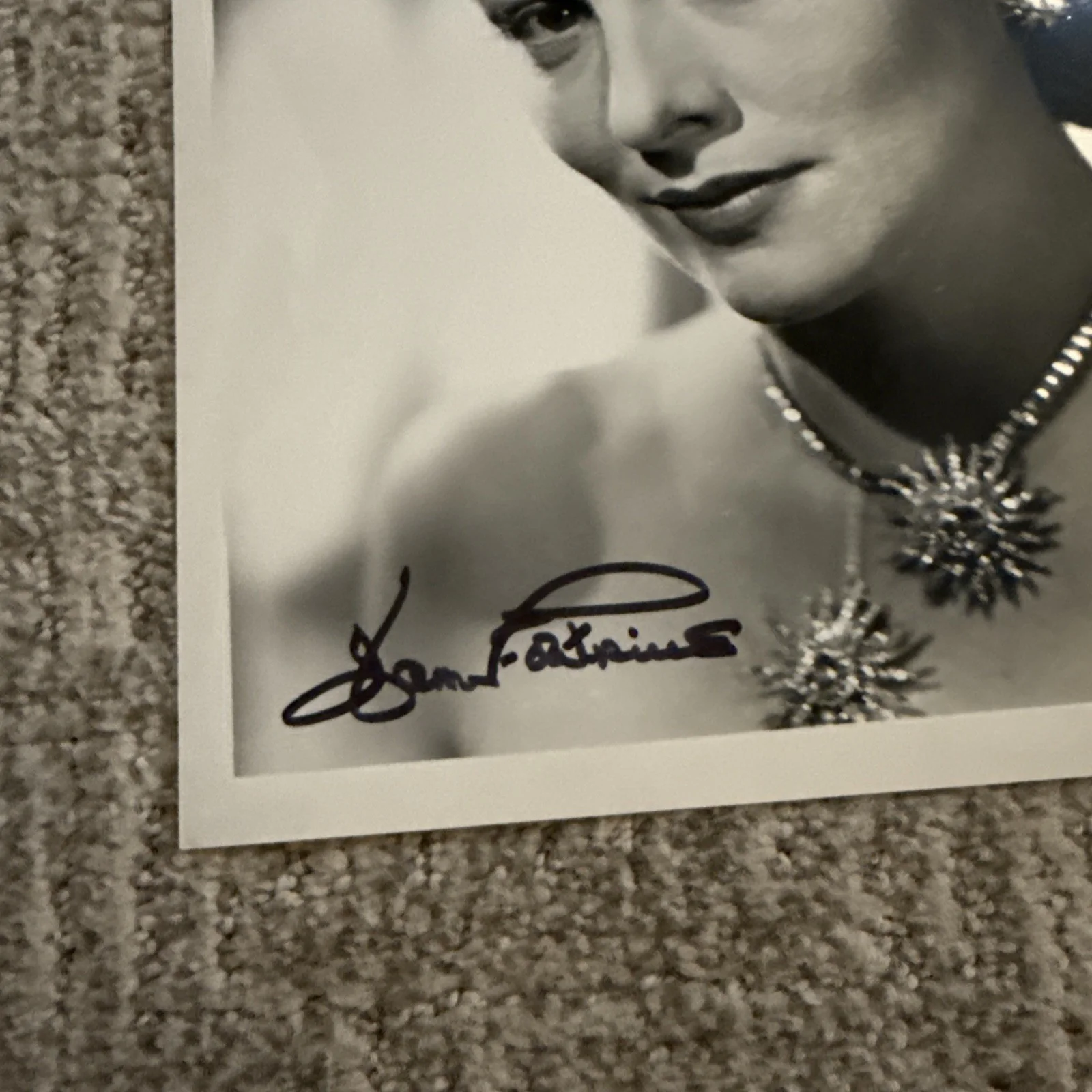 Joan Fontaine Stunning 8x10 Hand Signed Photo Autograph JSA COA, image 4