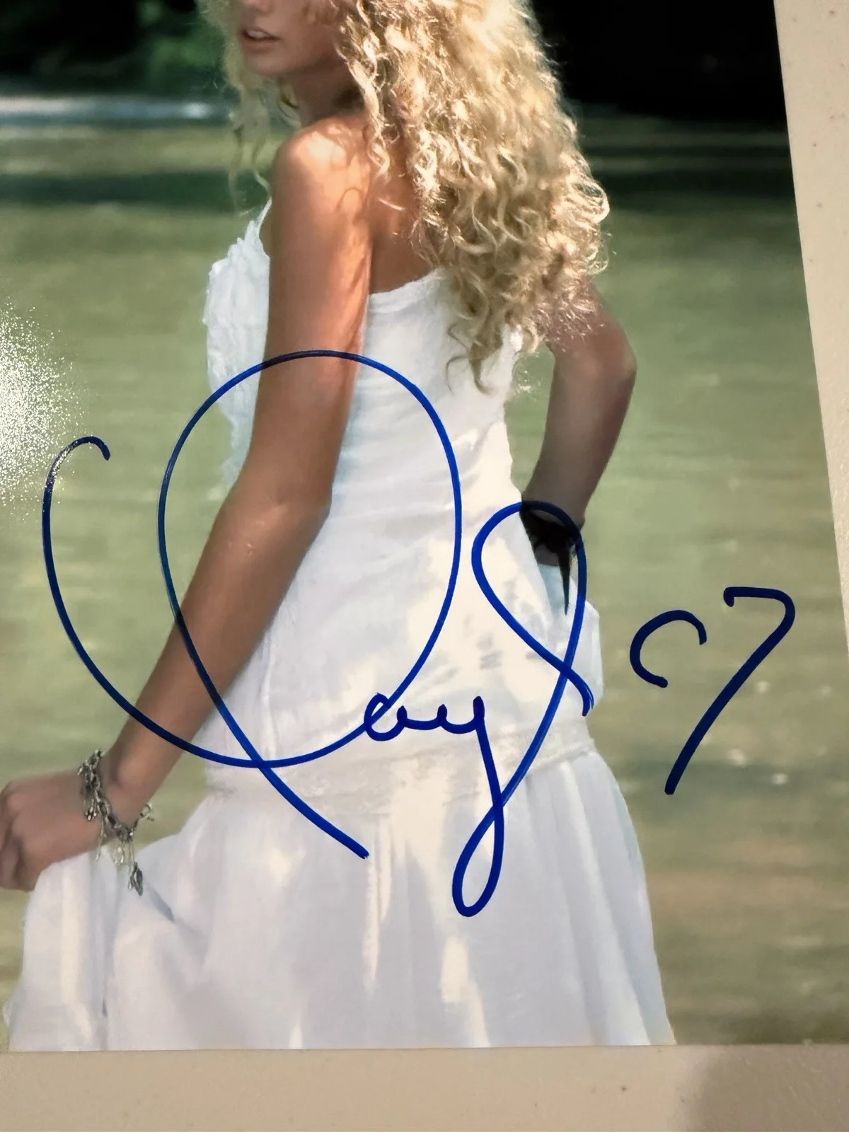 taylor swift hand signed photo debut Era, image 2