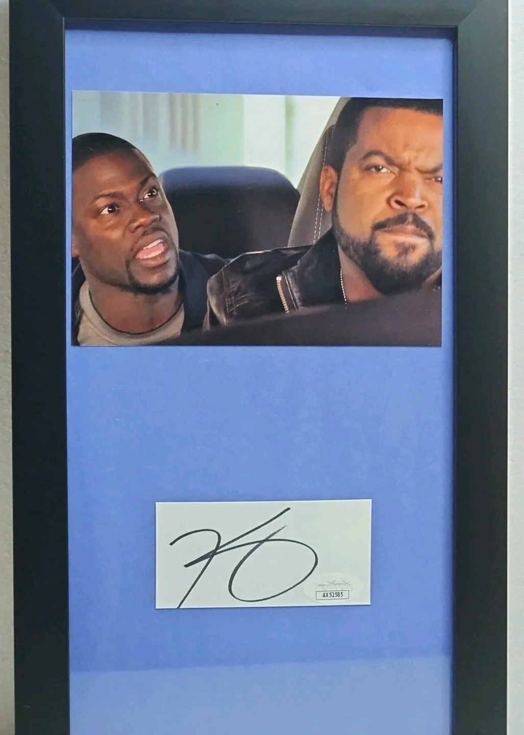 kevin hart — AUTO KEVIN HART W/ ICE CUBE CUSTOM FRAMED 8X13.5 SIGNED RIDE ALONG JSA CERTIFIED, image 3