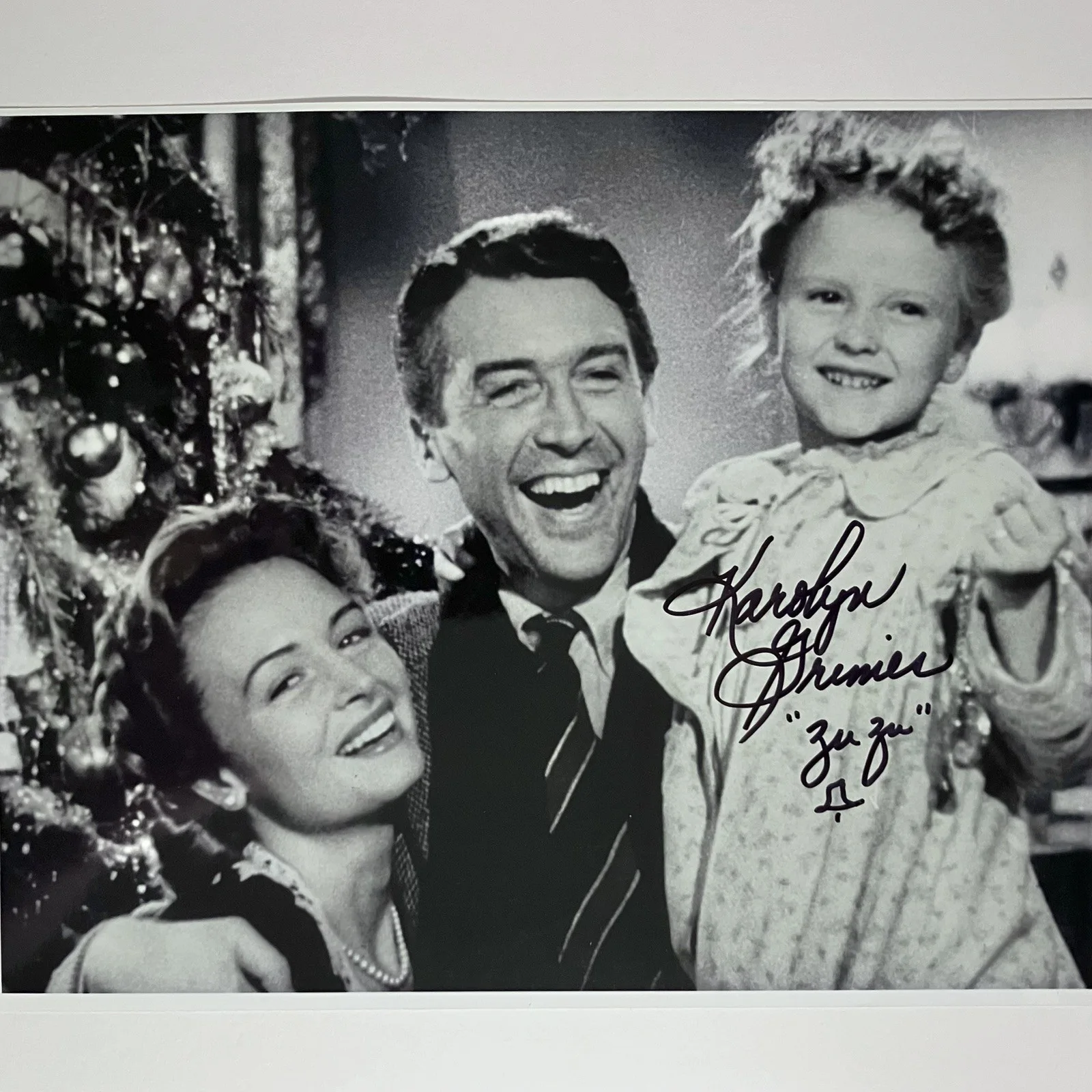 Karolyn Grimes — IT’S A WONDERFUL LIFE Signed 8x10 / KAROLYN GRIMES as Zuzu Bailey / BELL DRAWING, изображение 2