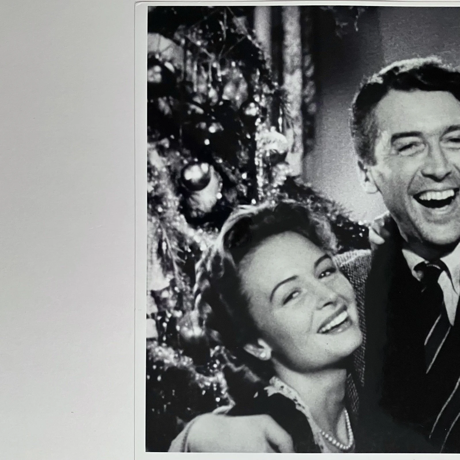 Karolyn Grimes — IT’S A WONDERFUL LIFE Signed 8x10 / KAROLYN GRIMES as Zuzu Bailey / BELL DRAWING, изображение 4