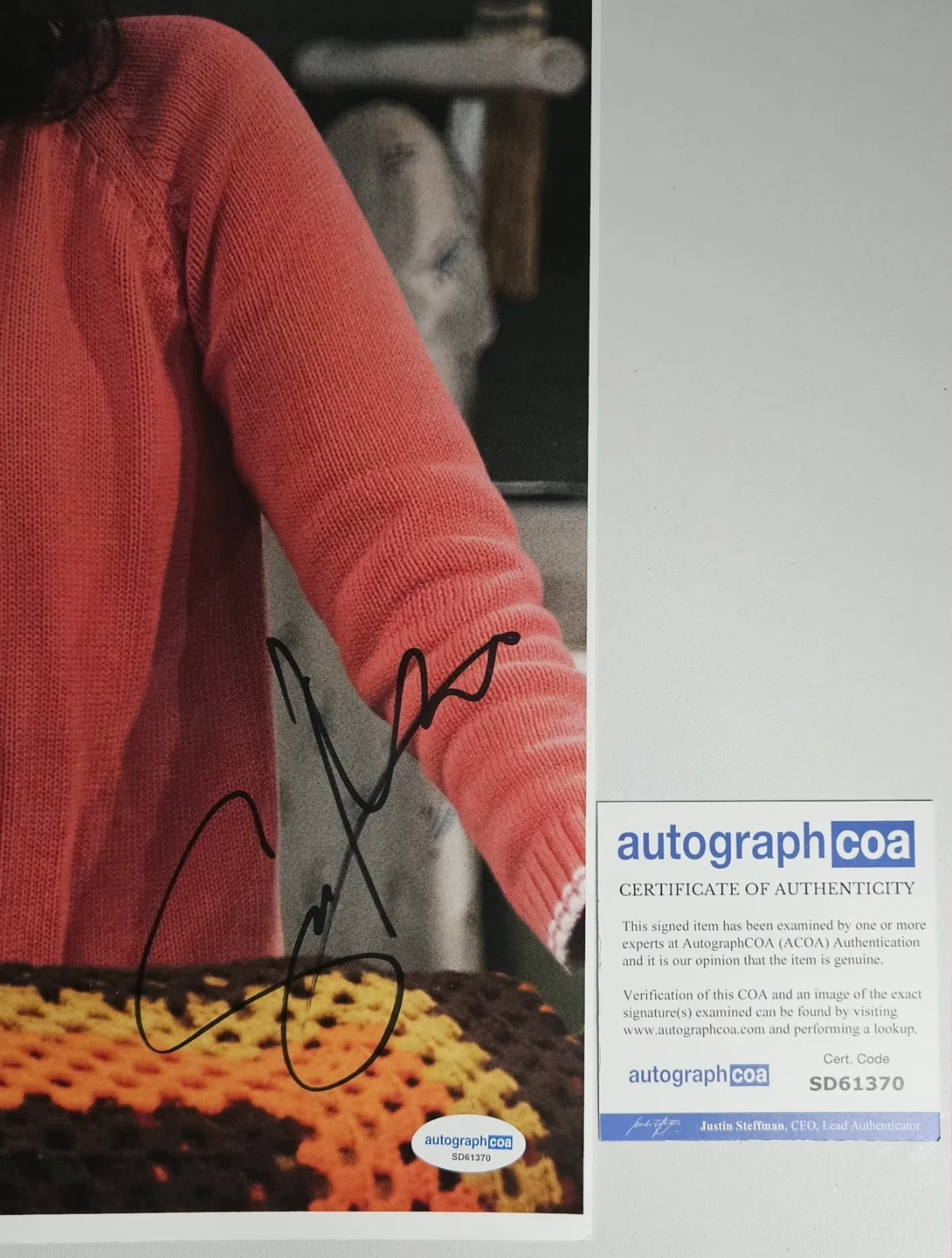 sam MORELOS — ACTRESS DIRECTOR AUTO SAM MORELOS SIGNED THAT 90 SHOW 11X17 PHOTO AUTOGRAPH ACOA, image 2