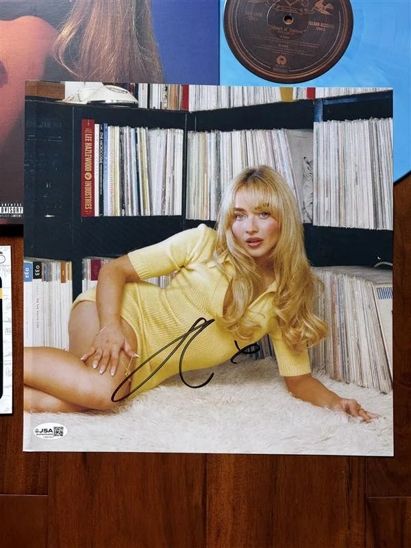 Sabrina Carpenter Short n’ Sweet Signed Vinyl Sky Blue Insert with JSA COA New, изображение 2