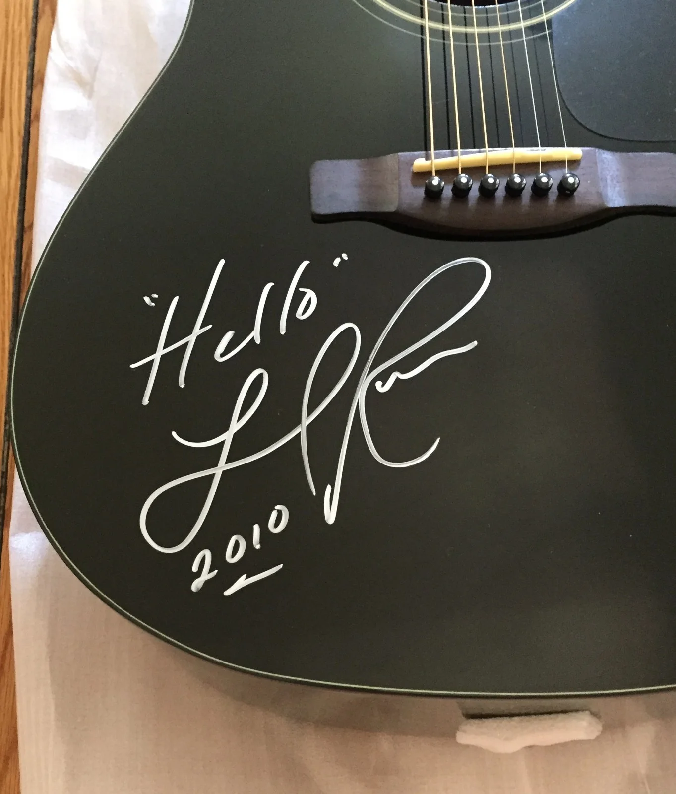LIONEL RICHIE "HELLO" SIGNED FENDER DG-60 BLK BLACK GUITAR FULL SIZE NEW IN BOX, image 2