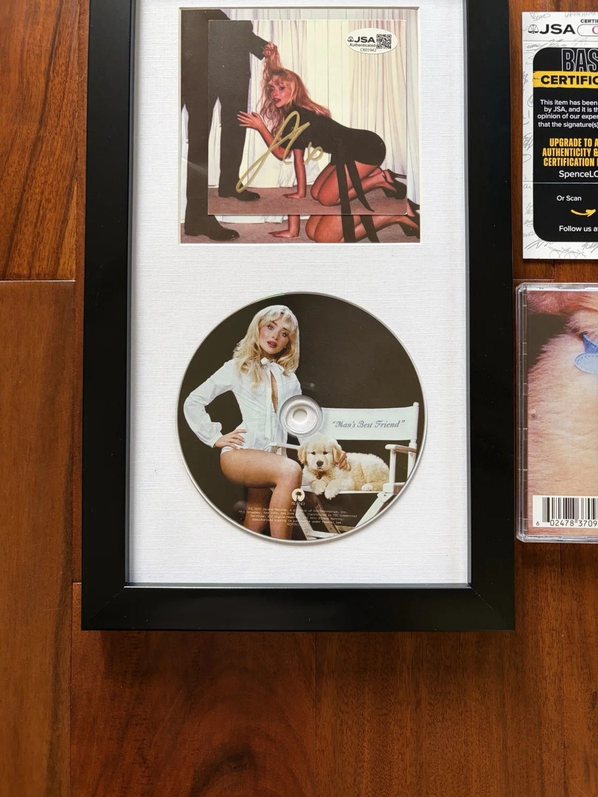 AUTHENTIC Sabrina Carpenter Man’s Best Friend FRAMED Signed CD Cover JSA COA, image 3
