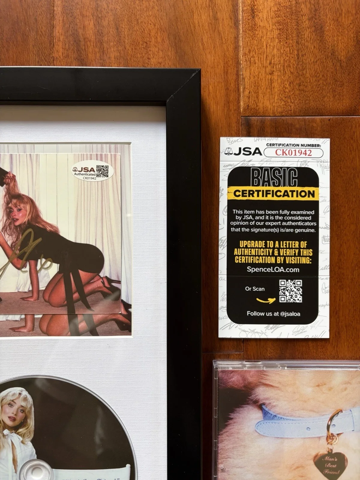 AUTHENTIC Sabrina Carpenter Man’s Best Friend FRAMED Signed CD Cover JSA COA, image 4